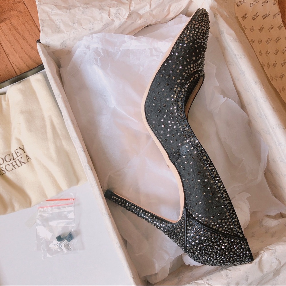 Badgley Mischka Weslee Pointy Toe Pump - Picture 6 of 8